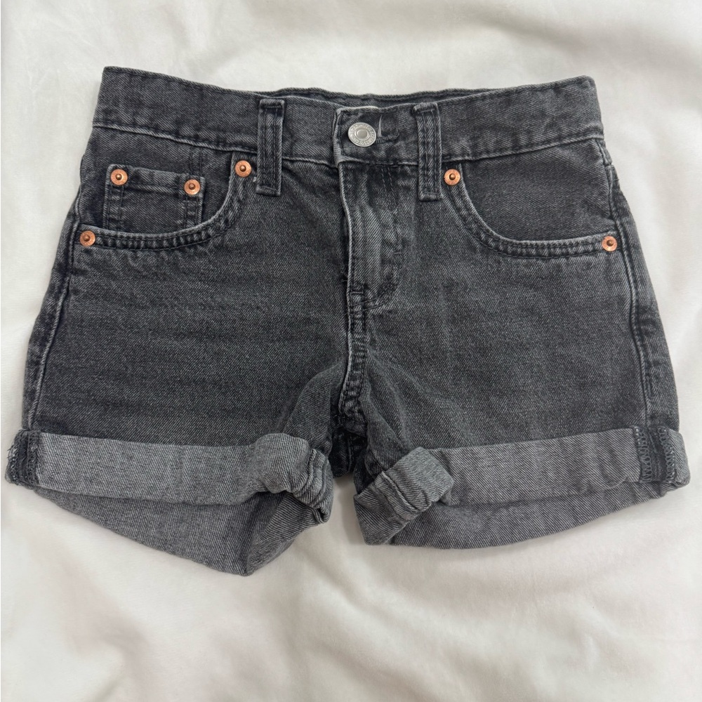 Levi’s little girl shorts. 7